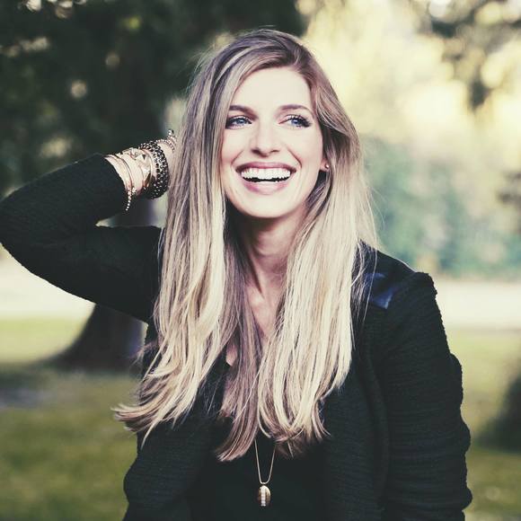 Meet your Posher, Riana - Picture 1 of 1